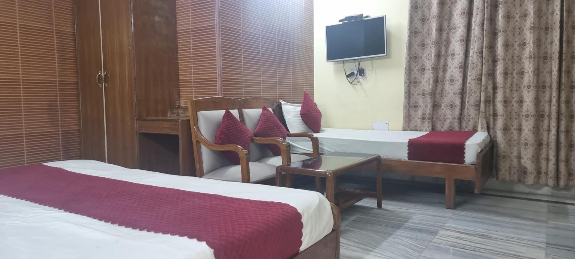 Hotel Har Ki Pauri By Around Stays ハリドワール エクステリア 写真