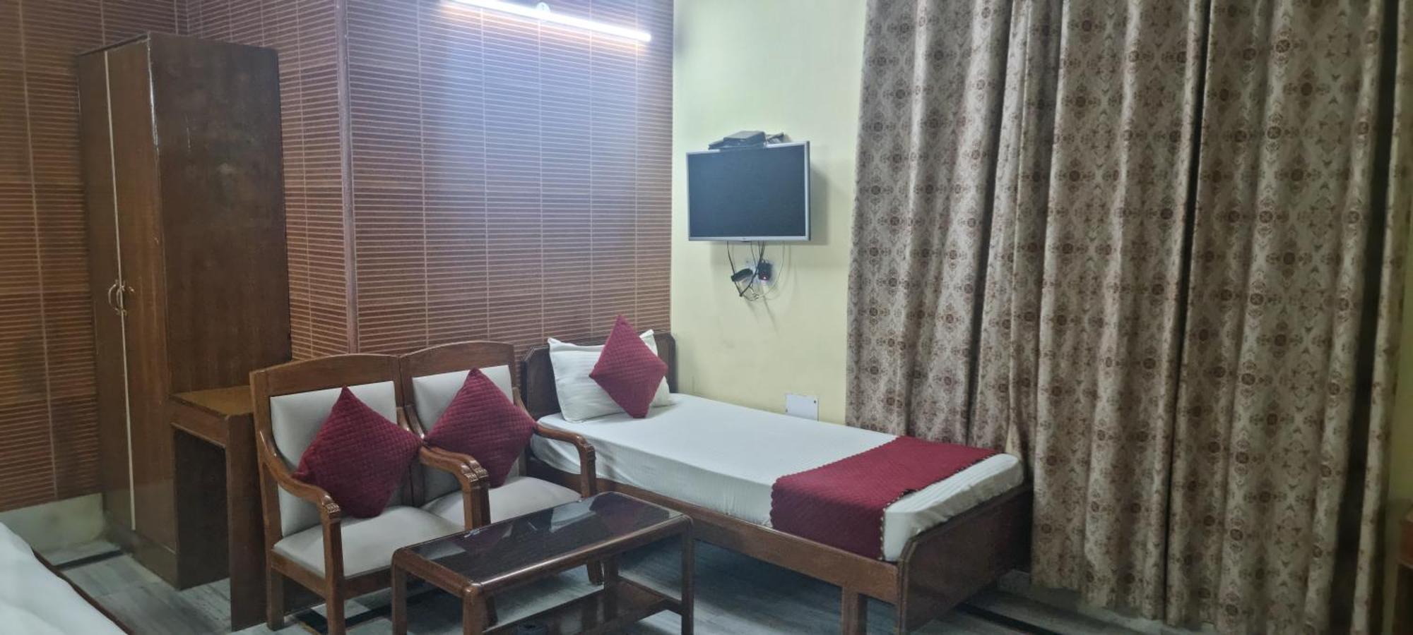 Hotel Har Ki Pauri By Around Stays ハリドワール エクステリア 写真