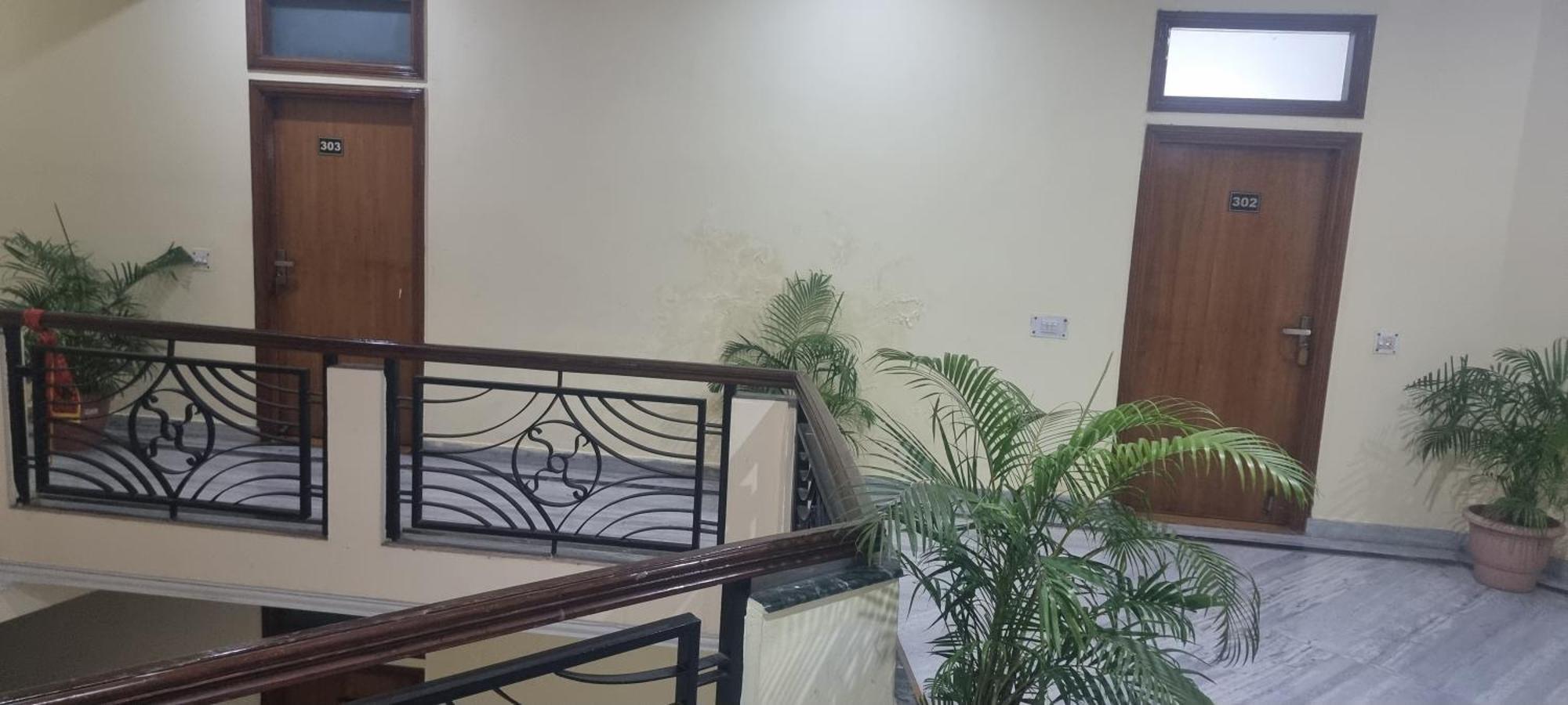 Hotel Har Ki Pauri By Around Stays ハリドワール エクステリア 写真
