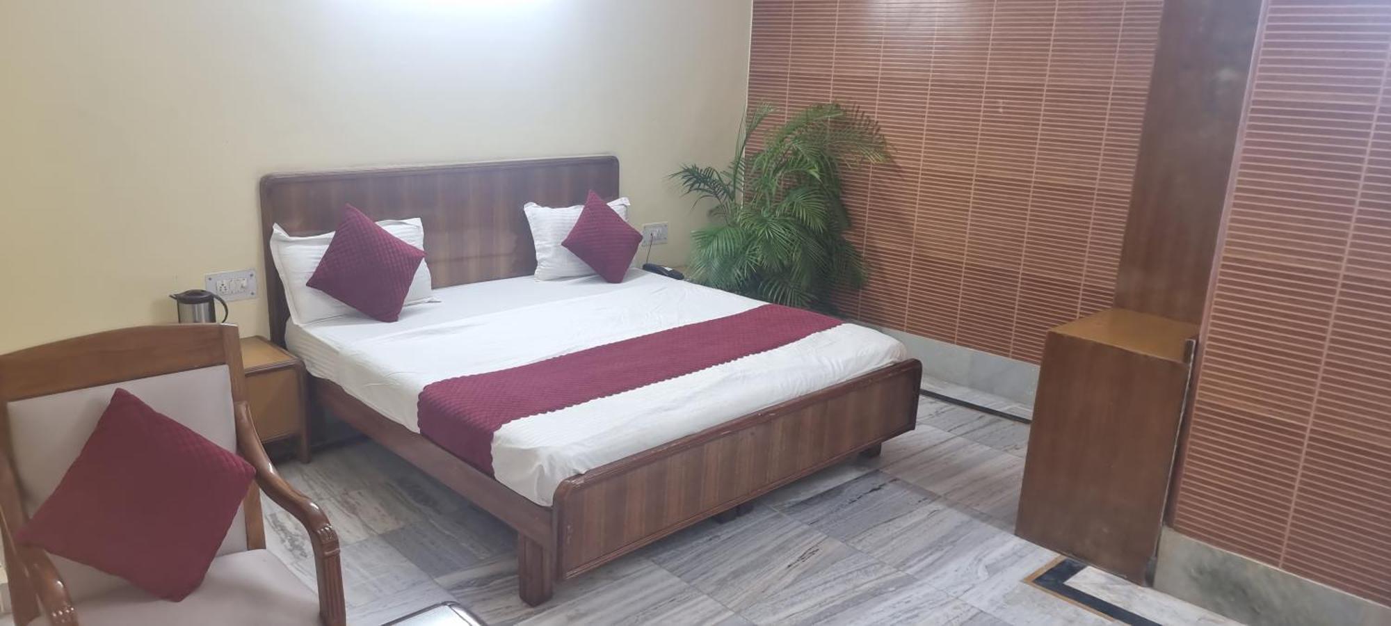 Hotel Har Ki Pauri By Around Stays ハリドワール エクステリア 写真