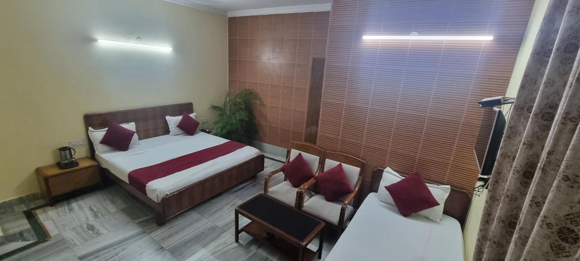 Hotel Har Ki Pauri By Around Stays ハリドワール エクステリア 写真