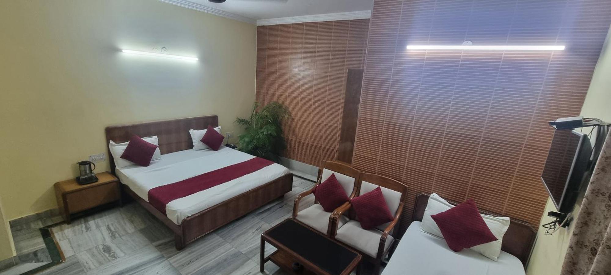 Hotel Har Ki Pauri By Around Stays ハリドワール エクステリア 写真