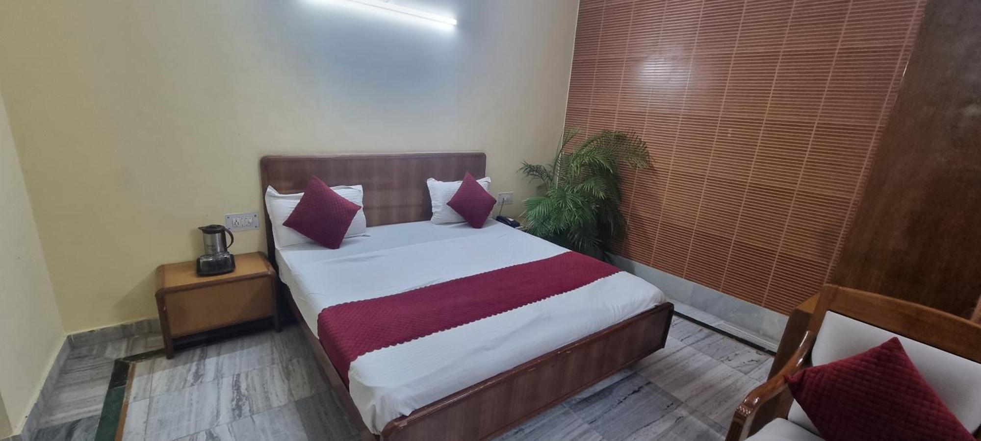 Hotel Har Ki Pauri By Around Stays ハリドワール エクステリア 写真