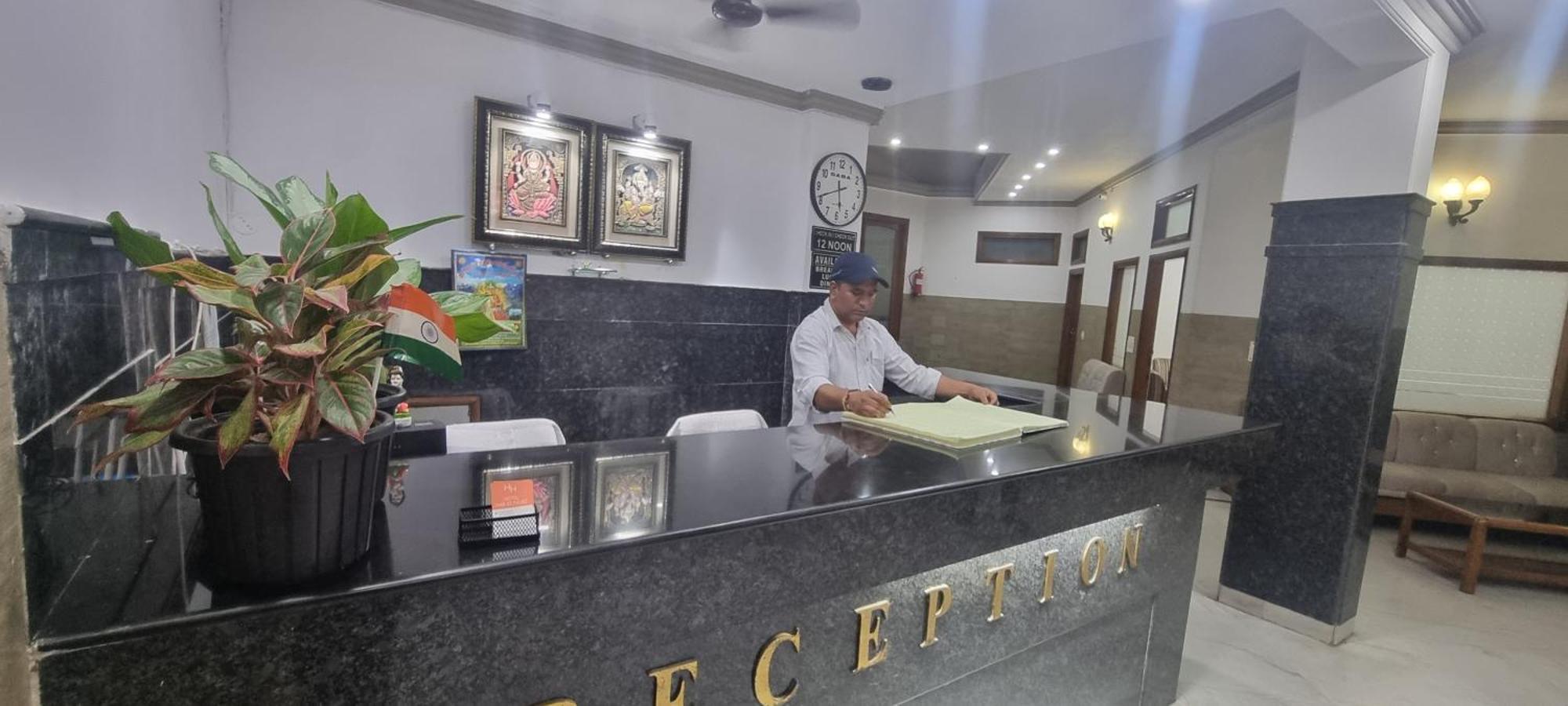 Hotel Har Ki Pauri By Around Stays ハリドワール エクステリア 写真