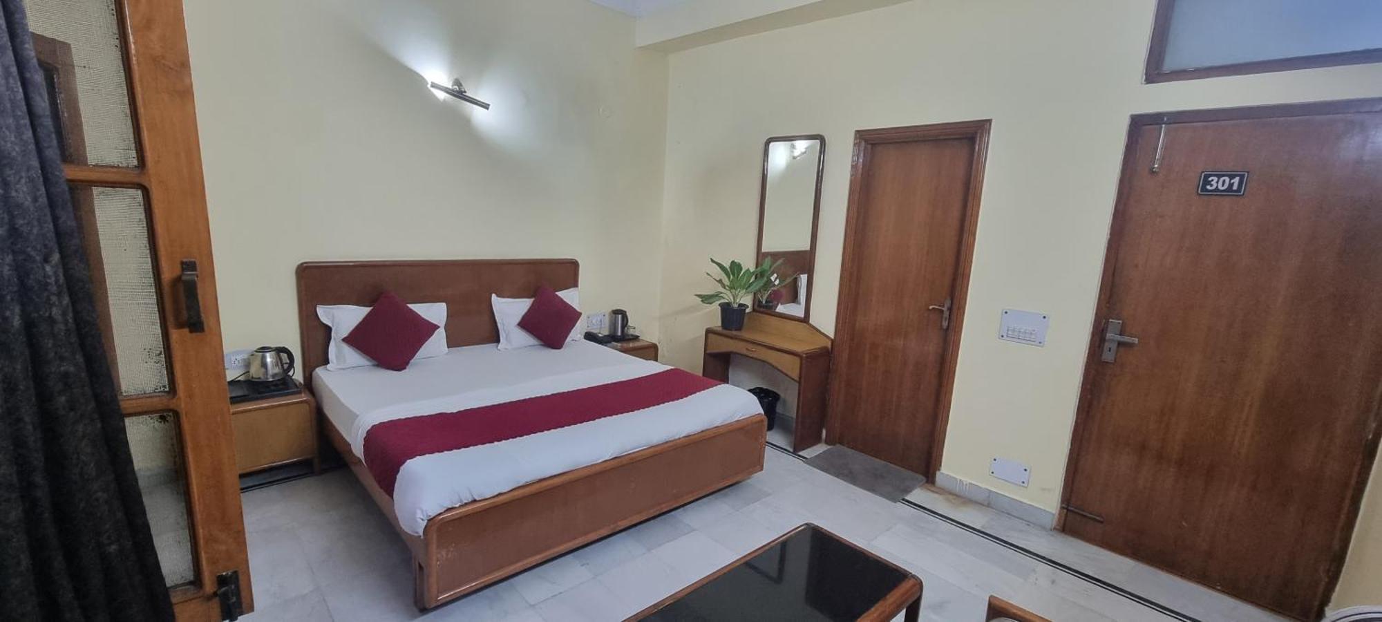 Hotel Har Ki Pauri By Around Stays ハリドワール エクステリア 写真