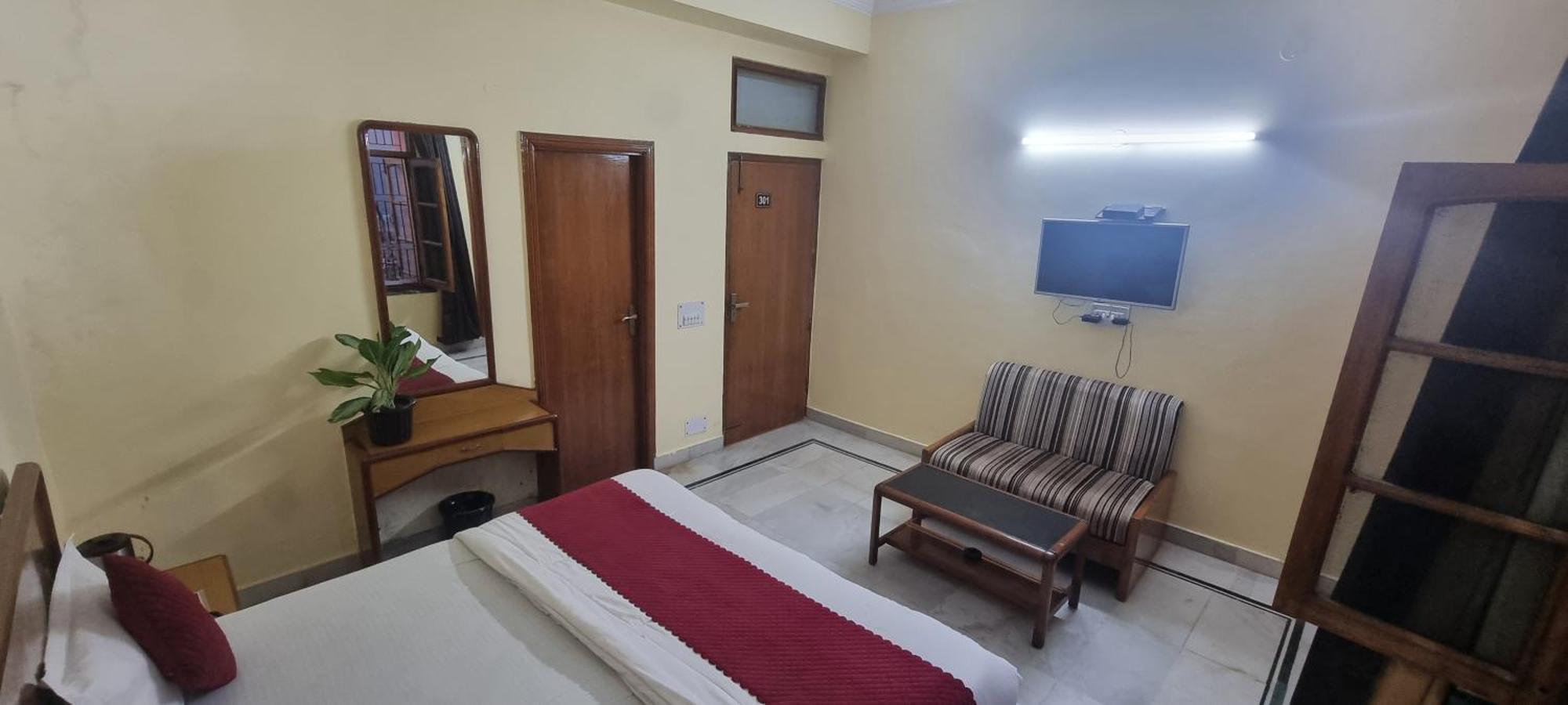 Hotel Har Ki Pauri By Around Stays ハリドワール エクステリア 写真