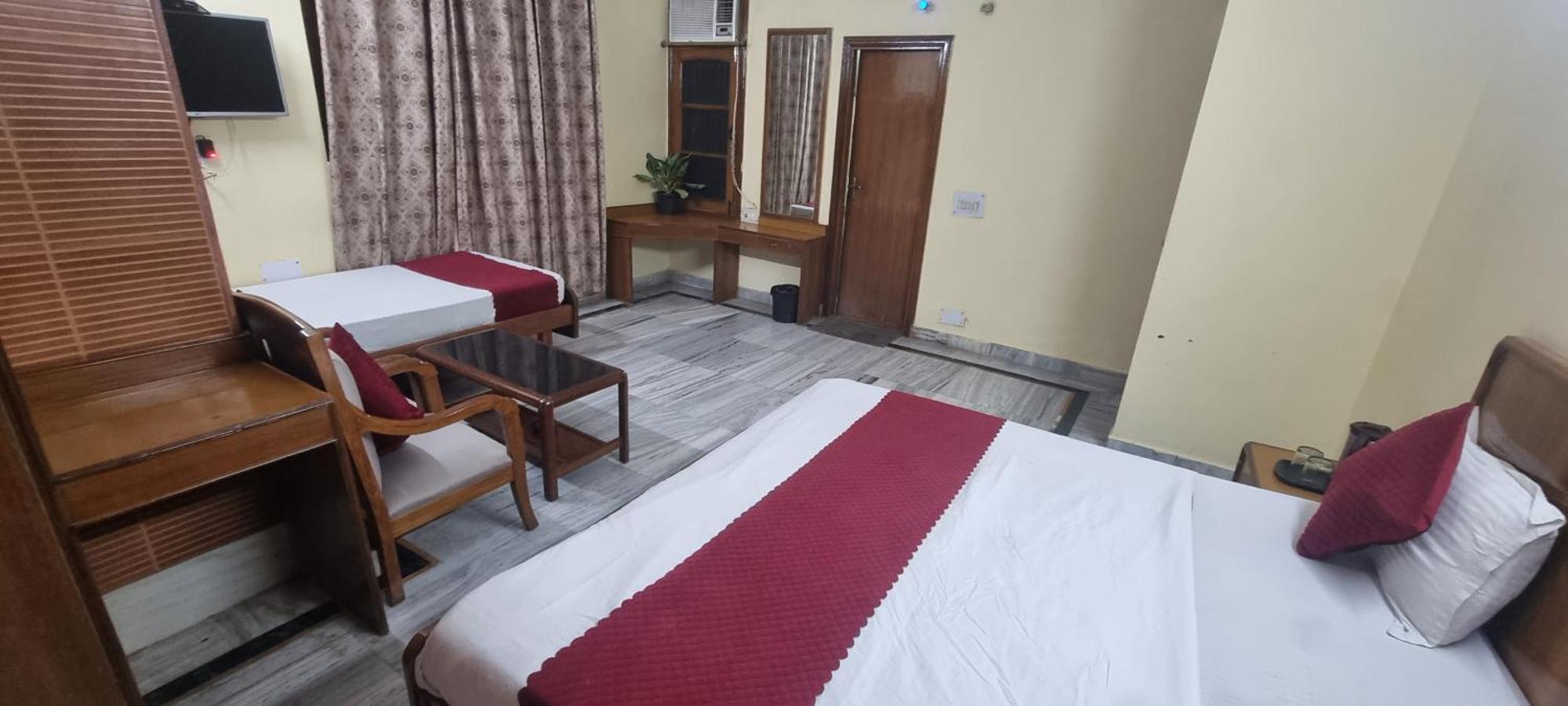 Hotel Har Ki Pauri By Around Stays ハリドワール エクステリア 写真